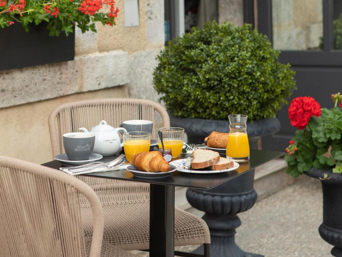 Relais De La Loire Hotel Montlivault Exterior foto